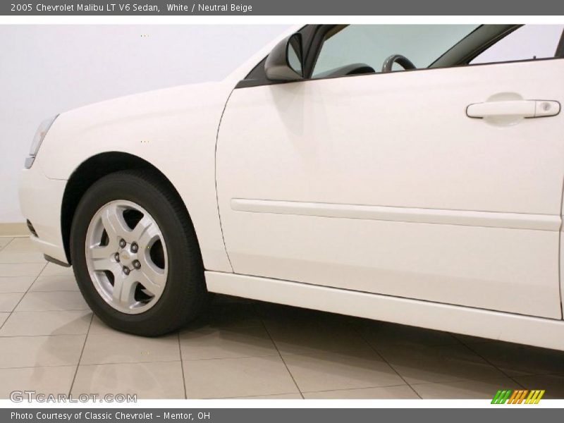 White / Neutral Beige 2005 Chevrolet Malibu LT V6 Sedan