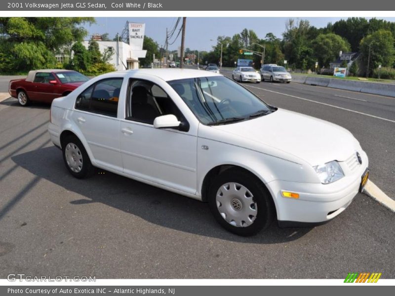 Cool White / Black 2001 Volkswagen Jetta GLS Sedan