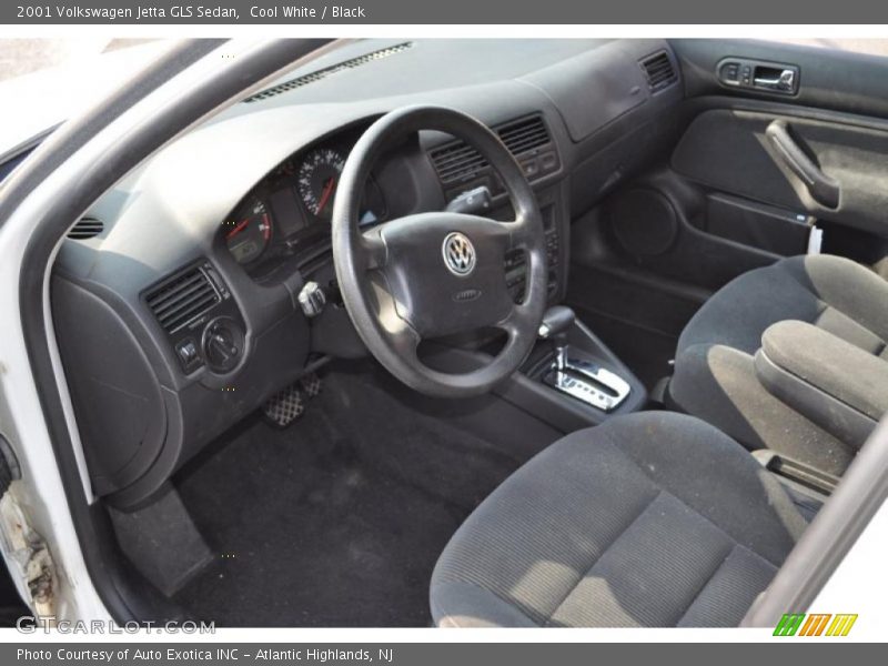Cool White / Black 2001 Volkswagen Jetta GLS Sedan