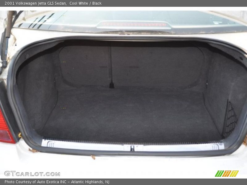 Cool White / Black 2001 Volkswagen Jetta GLS Sedan