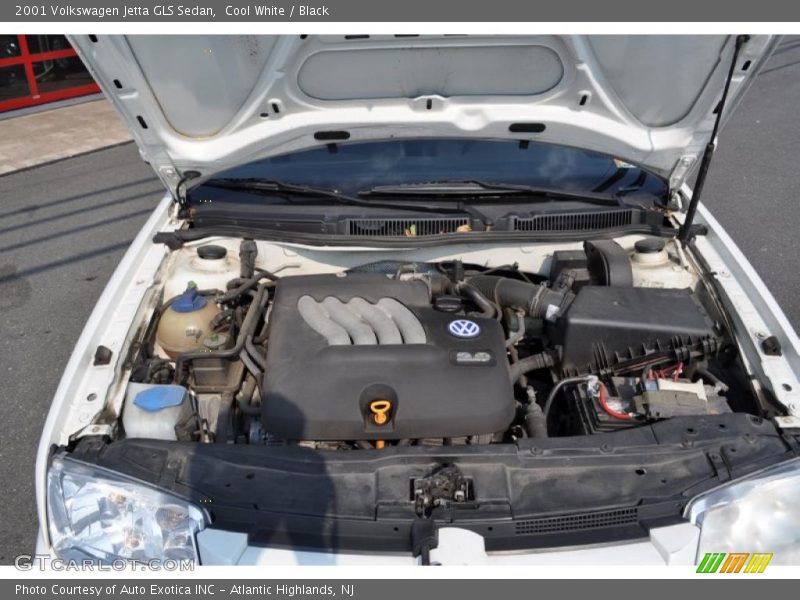 Cool White / Black 2001 Volkswagen Jetta GLS Sedan