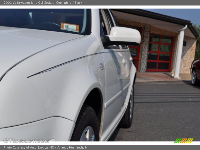 Cool White / Black 2001 Volkswagen Jetta GLS Sedan
