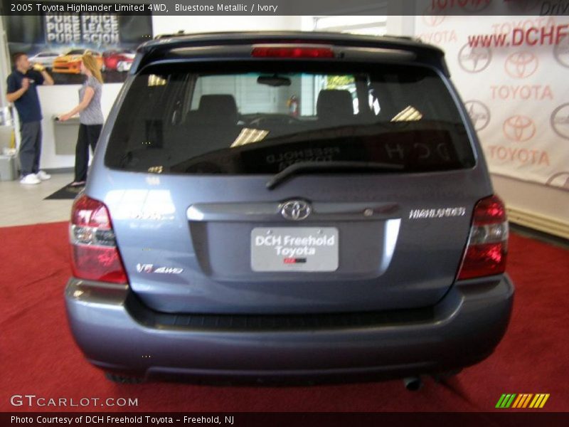 Bluestone Metallic / Ivory 2005 Toyota Highlander Limited 4WD