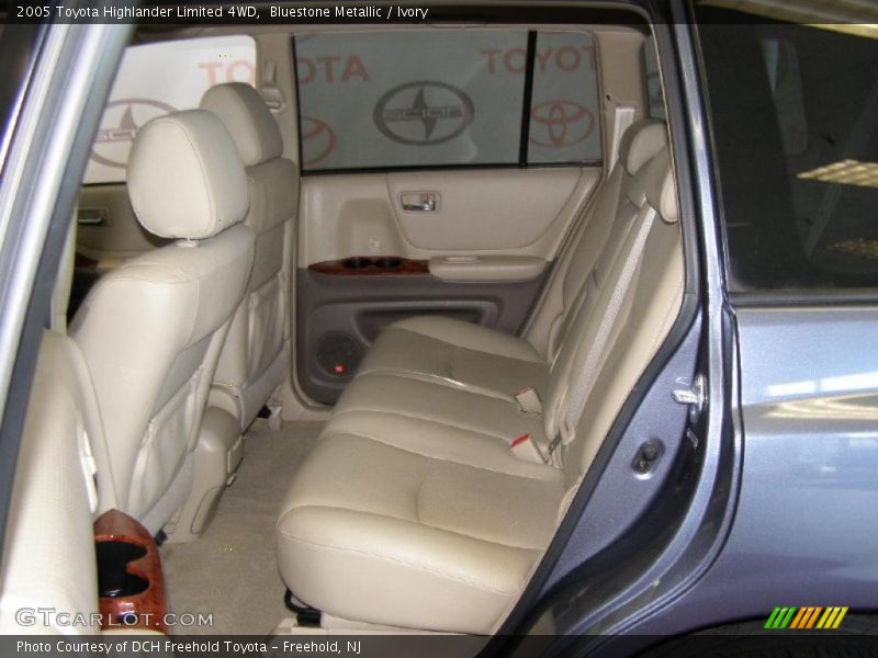 Bluestone Metallic / Ivory 2005 Toyota Highlander Limited 4WD