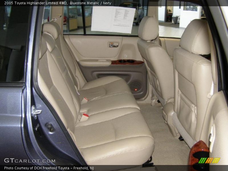 Bluestone Metallic / Ivory 2005 Toyota Highlander Limited 4WD