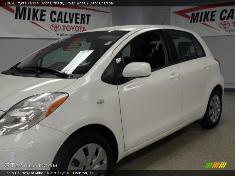 Polar White / Dark Charcoal 2009 Toyota Yaris 5 Door Liftback