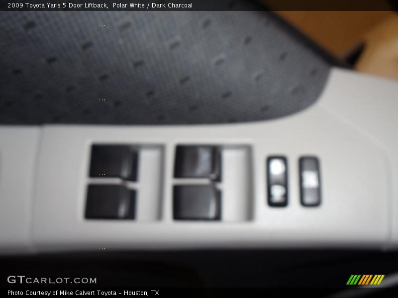 Polar White / Dark Charcoal 2009 Toyota Yaris 5 Door Liftback