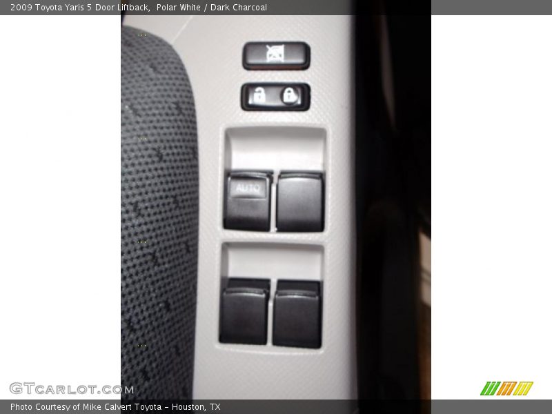 Polar White / Dark Charcoal 2009 Toyota Yaris 5 Door Liftback