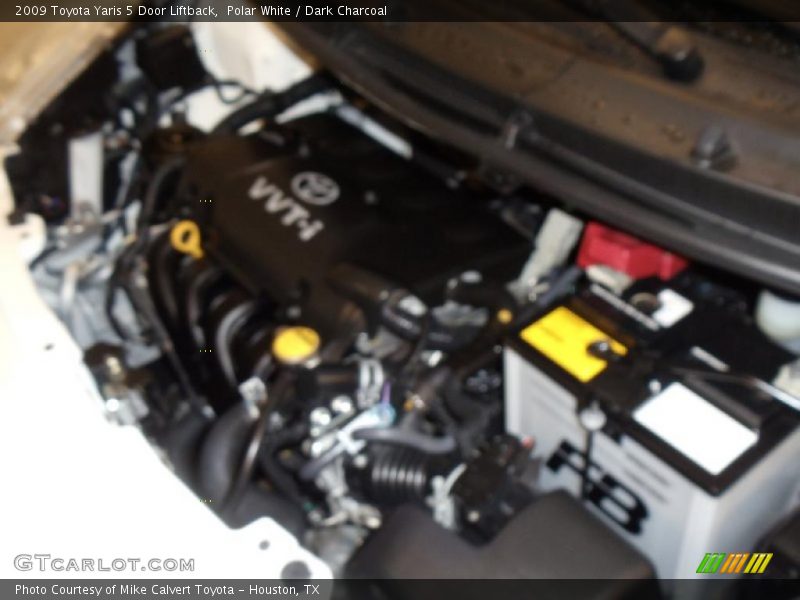 Polar White / Dark Charcoal 2009 Toyota Yaris 5 Door Liftback