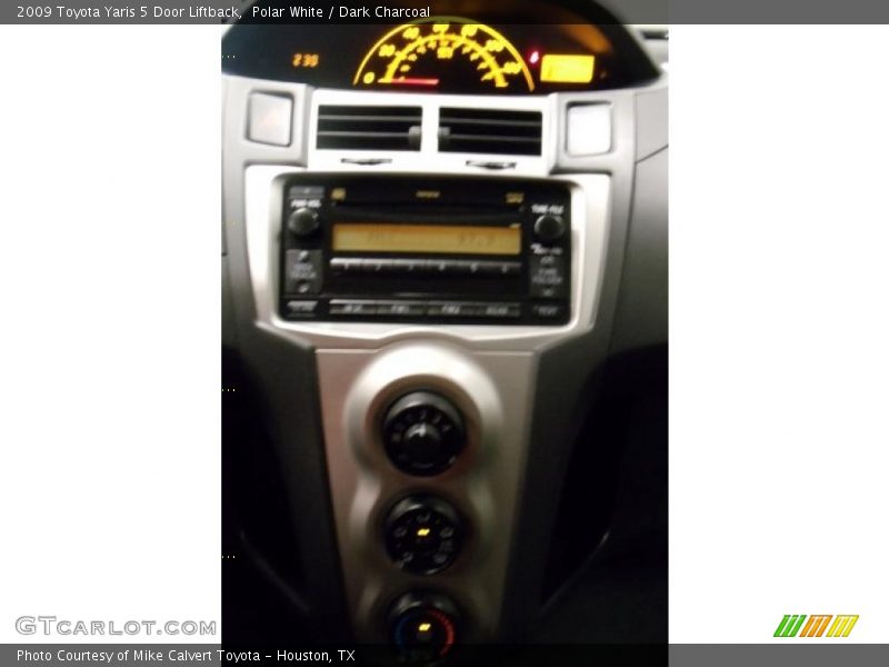 Polar White / Dark Charcoal 2009 Toyota Yaris 5 Door Liftback