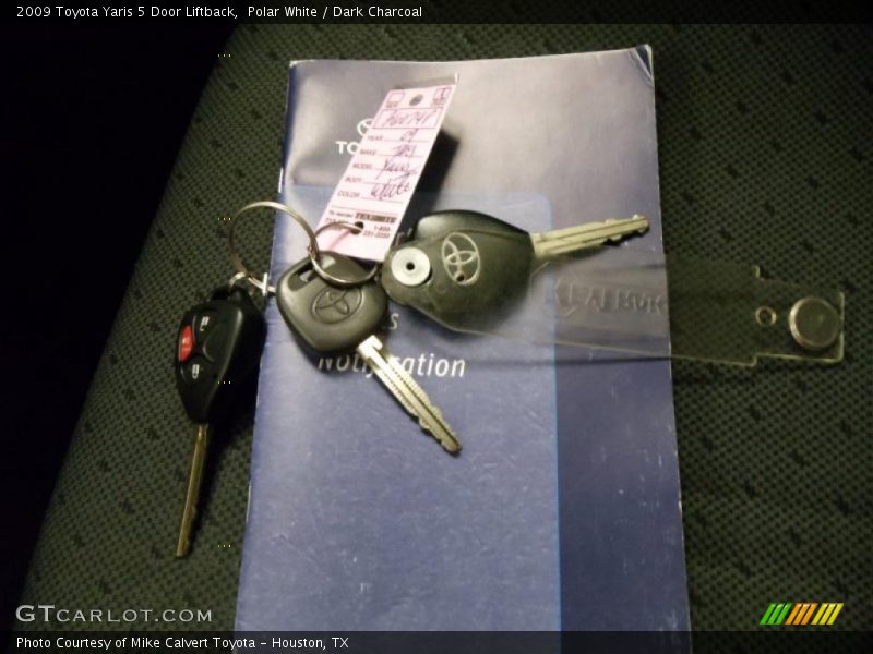 Polar White / Dark Charcoal 2009 Toyota Yaris 5 Door Liftback