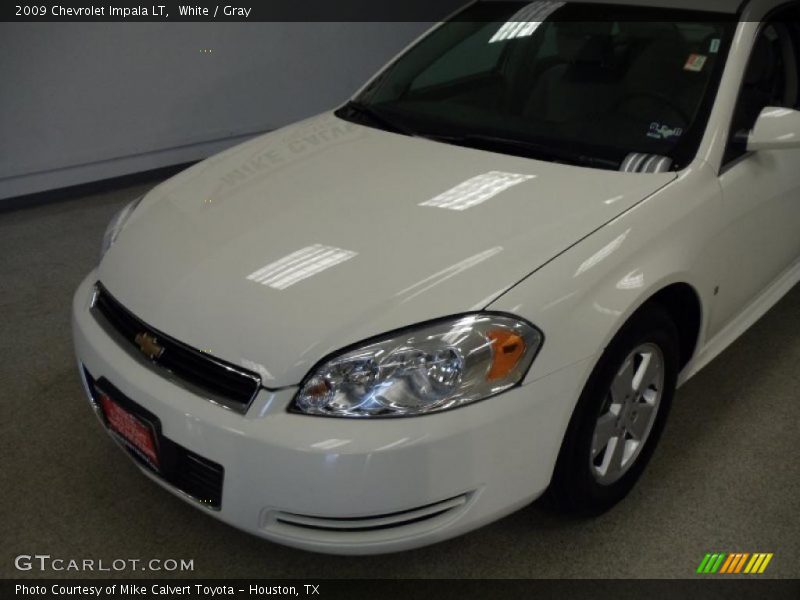 White / Gray 2009 Chevrolet Impala LT