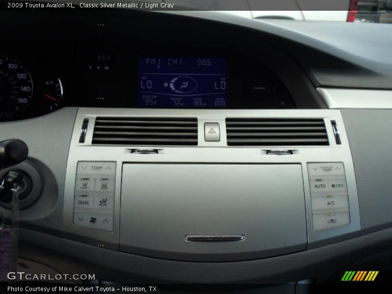 Classic Silver Metallic / Light Gray 2009 Toyota Avalon XL