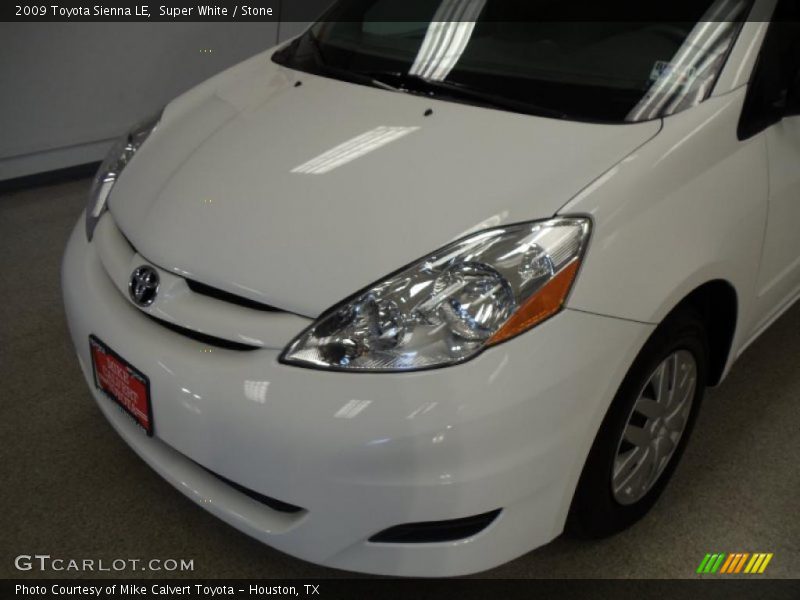 Super White / Stone 2009 Toyota Sienna LE