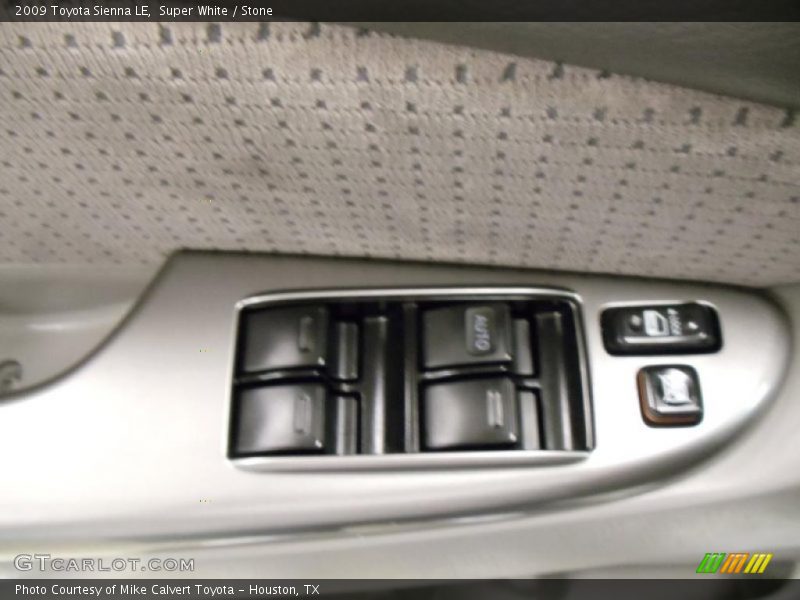 Super White / Stone 2009 Toyota Sienna LE