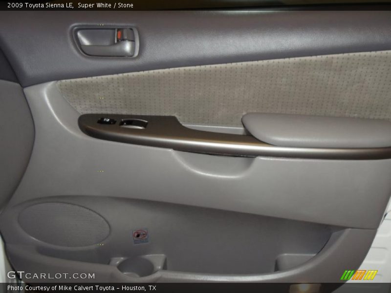 Super White / Stone 2009 Toyota Sienna LE