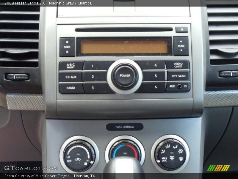 Magnetic Gray / Charcoal 2009 Nissan Sentra 2.0