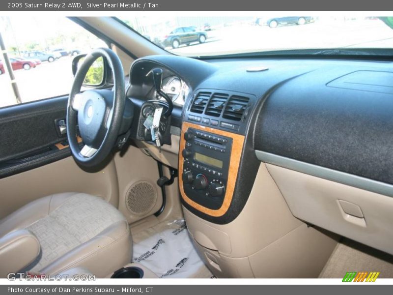 Silver Pearl Metallic / Tan 2005 Saturn Relay 2 AWD