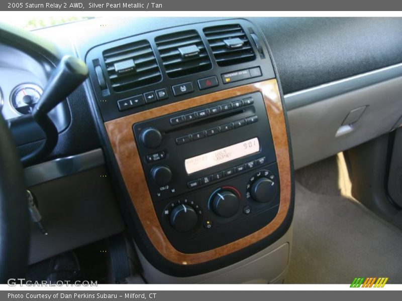 Silver Pearl Metallic / Tan 2005 Saturn Relay 2 AWD