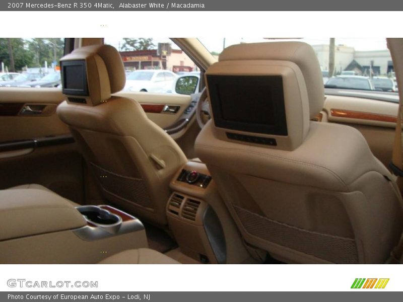Alabaster White / Macadamia 2007 Mercedes-Benz R 350 4Matic
