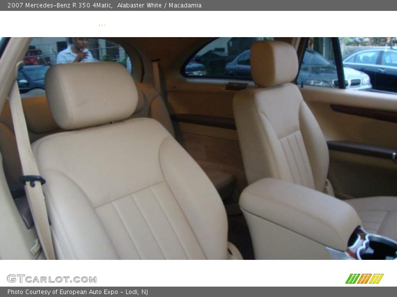 Alabaster White / Macadamia 2007 Mercedes-Benz R 350 4Matic