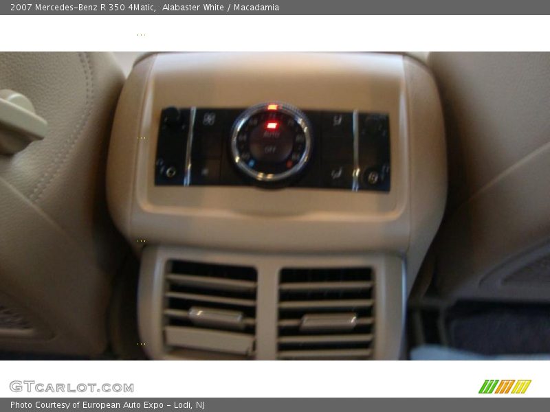 Alabaster White / Macadamia 2007 Mercedes-Benz R 350 4Matic