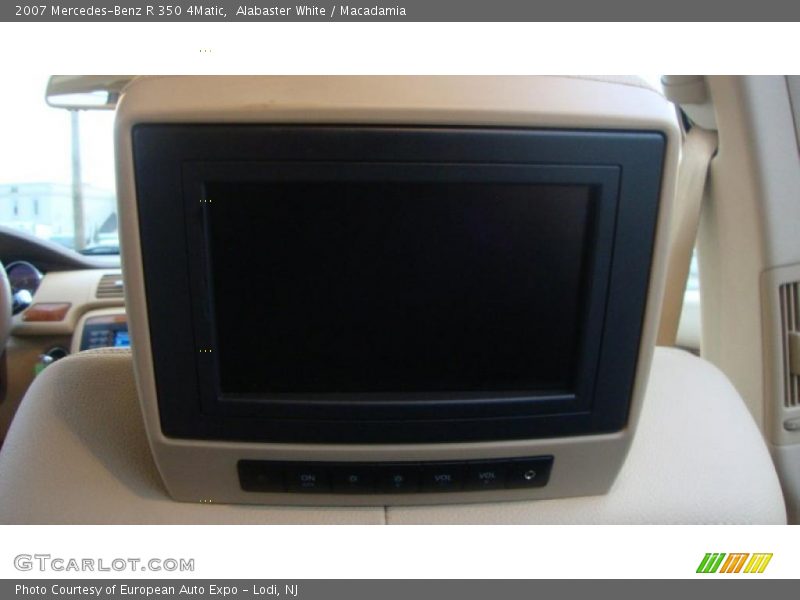 Alabaster White / Macadamia 2007 Mercedes-Benz R 350 4Matic