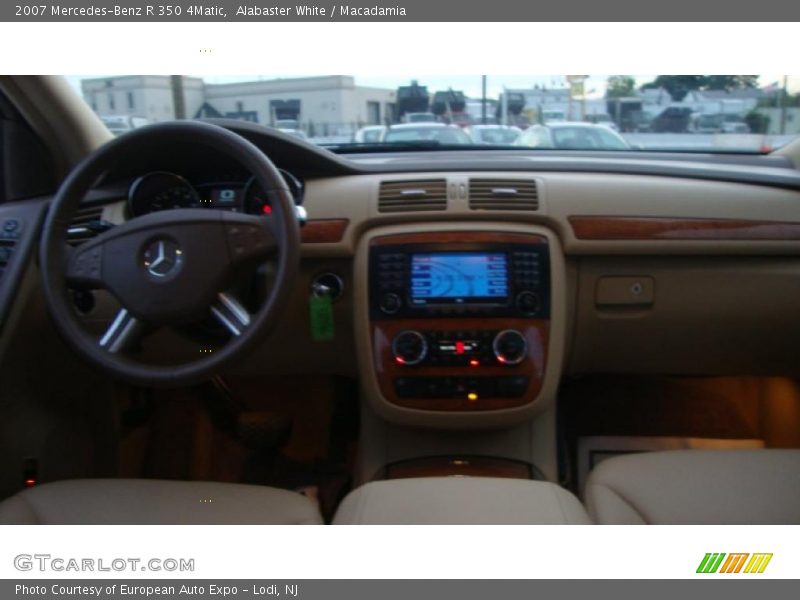 Alabaster White / Macadamia 2007 Mercedes-Benz R 350 4Matic