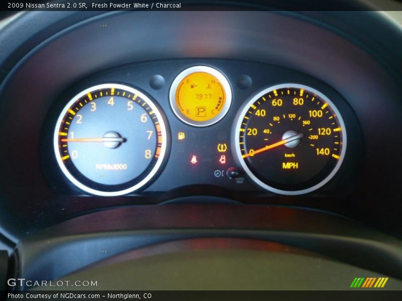 Fresh Powder White / Charcoal 2009 Nissan Sentra 2.0 SR