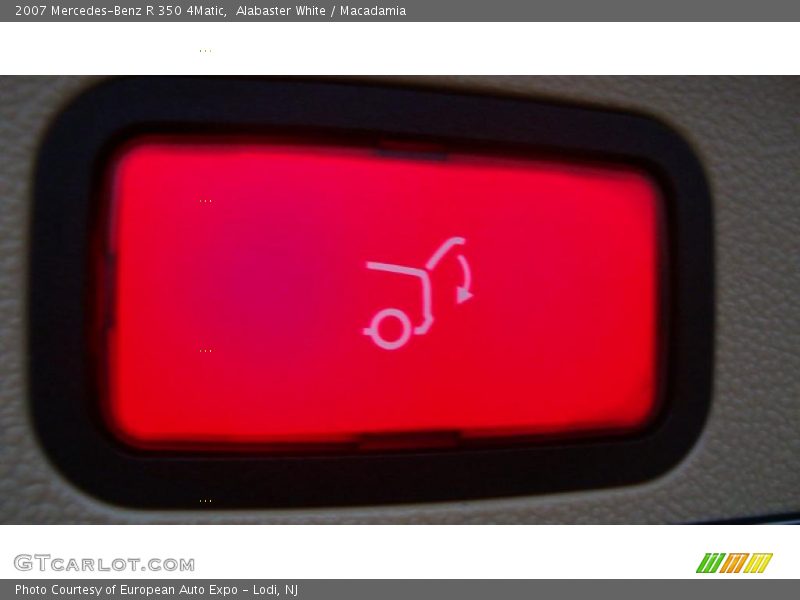 Alabaster White / Macadamia 2007 Mercedes-Benz R 350 4Matic