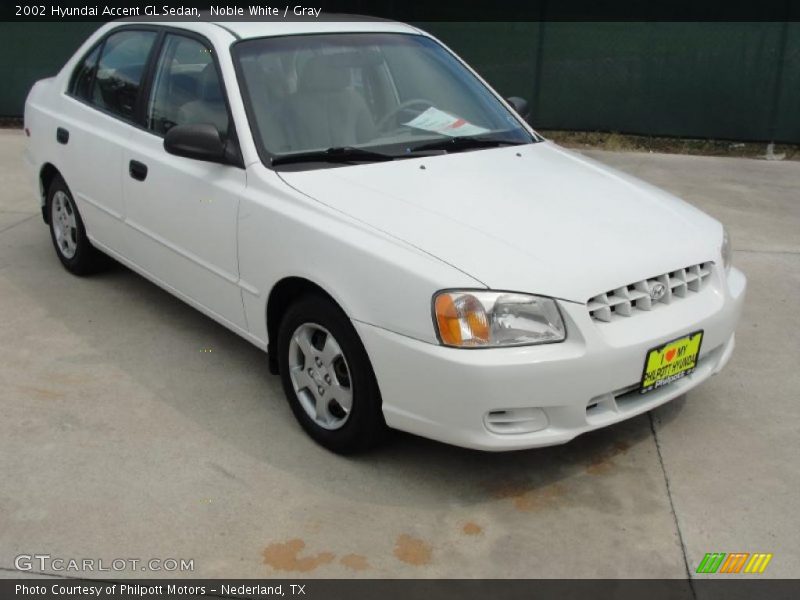 Noble White / Gray 2002 Hyundai Accent GL Sedan