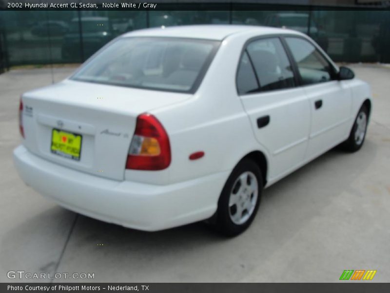 Noble White / Gray 2002 Hyundai Accent GL Sedan