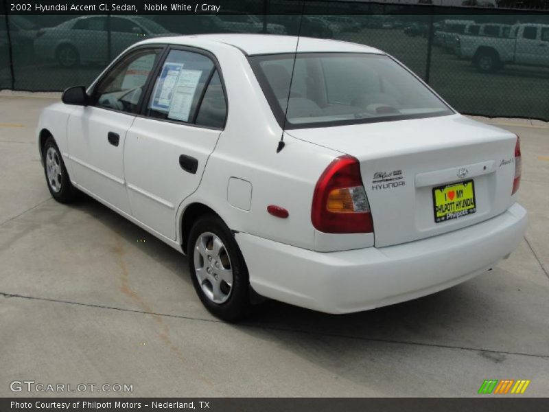 Noble White / Gray 2002 Hyundai Accent GL Sedan