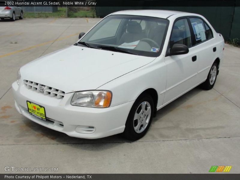 Noble White / Gray 2002 Hyundai Accent GL Sedan