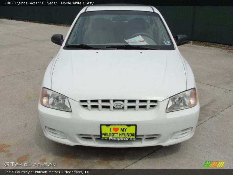 Noble White / Gray 2002 Hyundai Accent GL Sedan