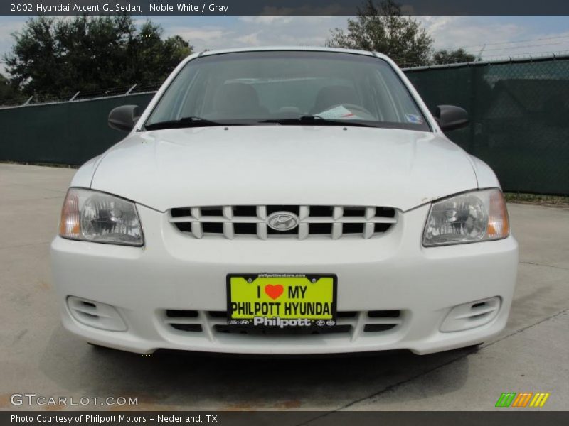 Noble White / Gray 2002 Hyundai Accent GL Sedan