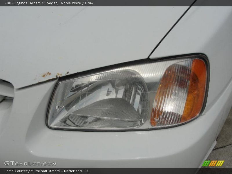 Noble White / Gray 2002 Hyundai Accent GL Sedan