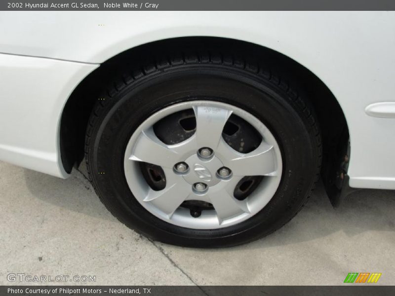 Noble White / Gray 2002 Hyundai Accent GL Sedan