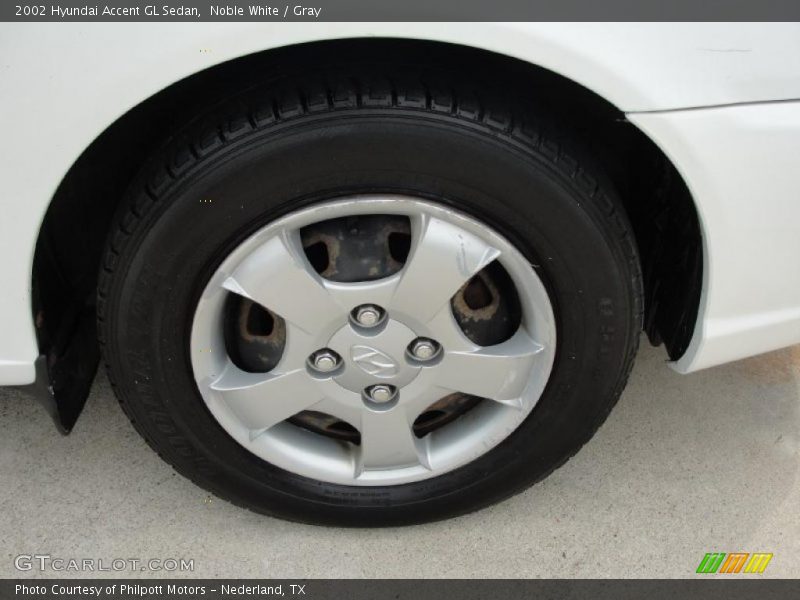 Noble White / Gray 2002 Hyundai Accent GL Sedan