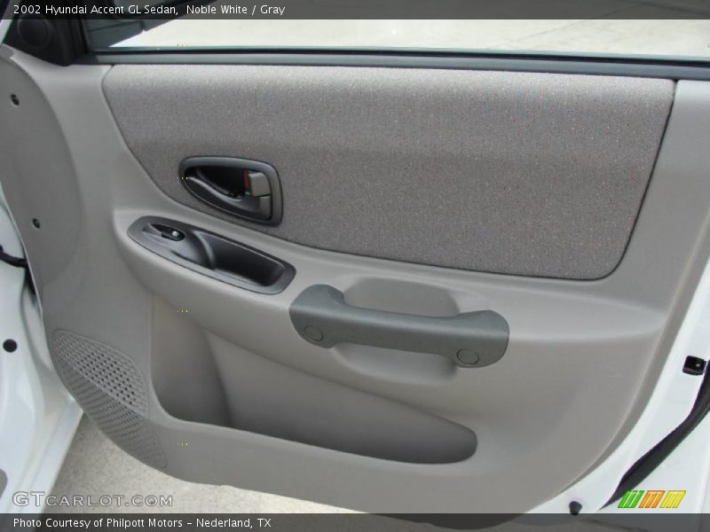 Noble White / Gray 2002 Hyundai Accent GL Sedan