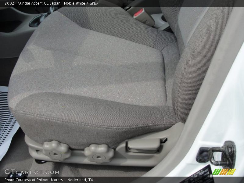 Noble White / Gray 2002 Hyundai Accent GL Sedan