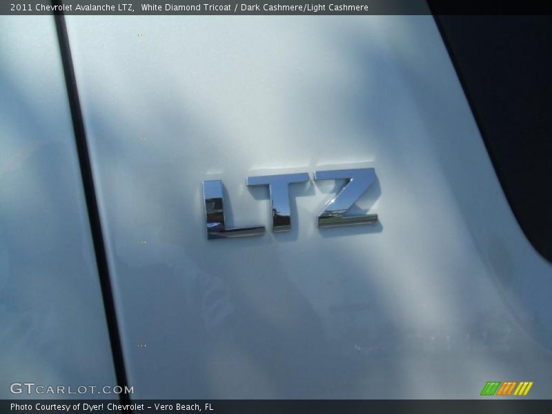 White Diamond Tricoat / Dark Cashmere/Light Cashmere 2011 Chevrolet Avalanche LTZ