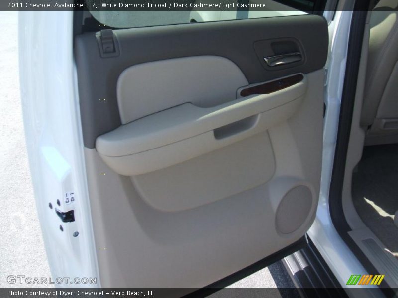 White Diamond Tricoat / Dark Cashmere/Light Cashmere 2011 Chevrolet Avalanche LTZ