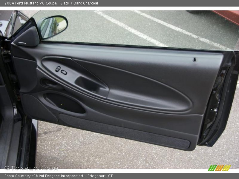 Black / Dark Charcoal 2004 Ford Mustang V6 Coupe