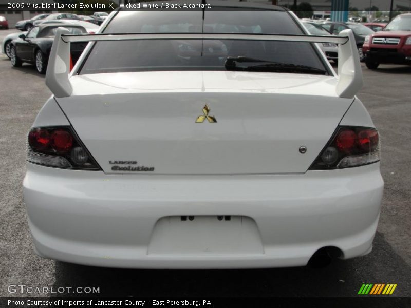 Wicked White / Black Alcantara 2006 Mitsubishi Lancer Evolution IX