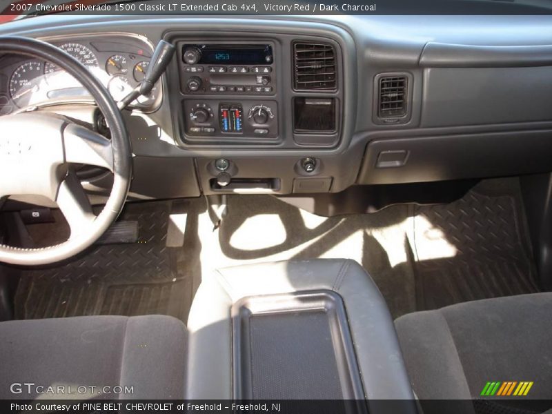 Victory Red / Dark Charcoal 2007 Chevrolet Silverado 1500 Classic LT Extended Cab 4x4