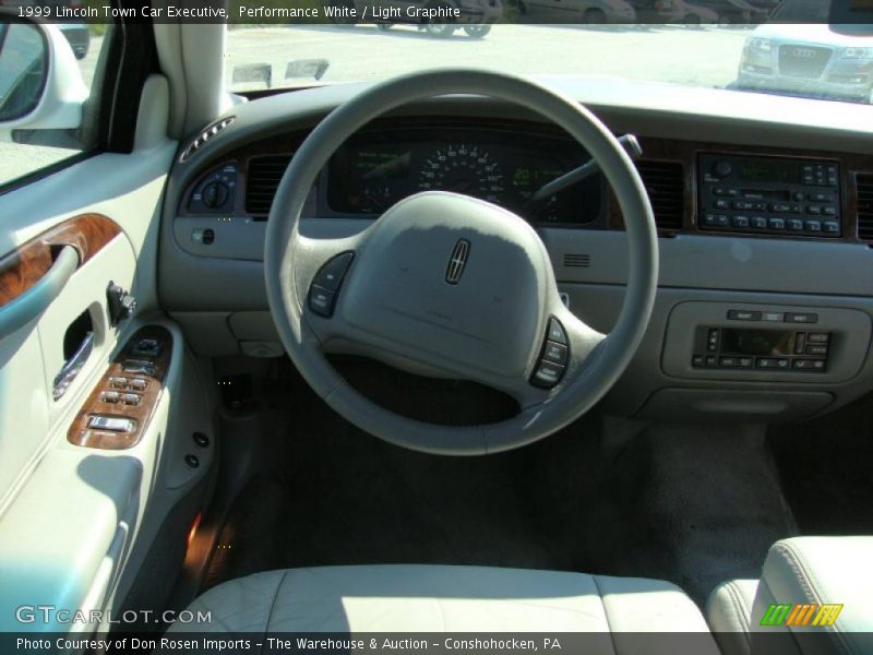 Performance White / Light Graphite 1999 Lincoln Town Car Executive