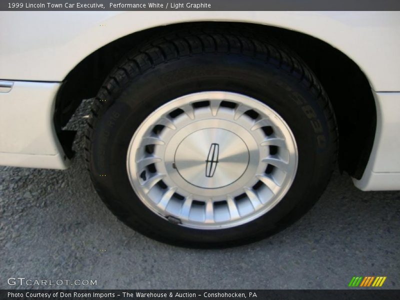 Performance White / Light Graphite 1999 Lincoln Town Car Executive