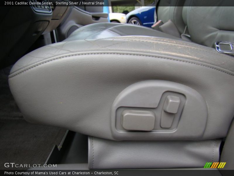 Sterling Silver / Neutral Shale 2001 Cadillac DeVille Sedan