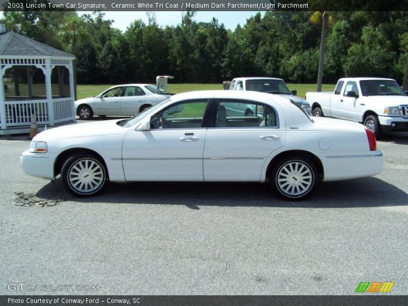 Ceramic White Tri Coat / Medium Dark Parchment/Light Parchment 2003 Lincoln Town Car Signature